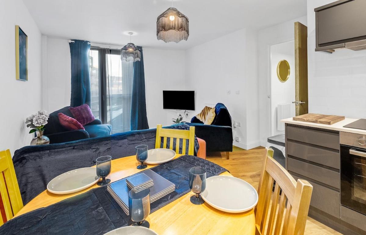Sapphire 2bed Aprt Free Parking Apartment *